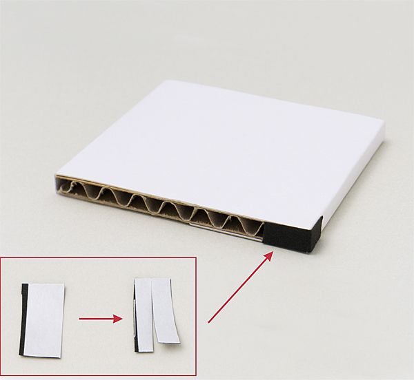 角の部分に細い帯状の紙を貼り付ける